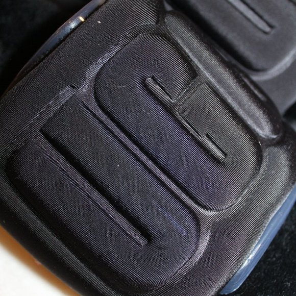 NIB UGG LOGO WOMEN'S GRAPHIC LOGO SLIDE SLIPPERS SANDALS BLACK - Picture 3 of 7